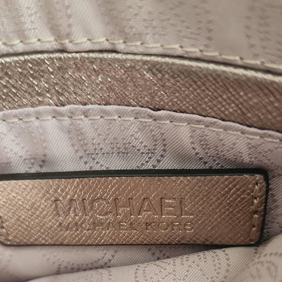 Michael Kors Metallic Gold Wristlet W Fur Heart Hair Clip - Picture 7 of 9